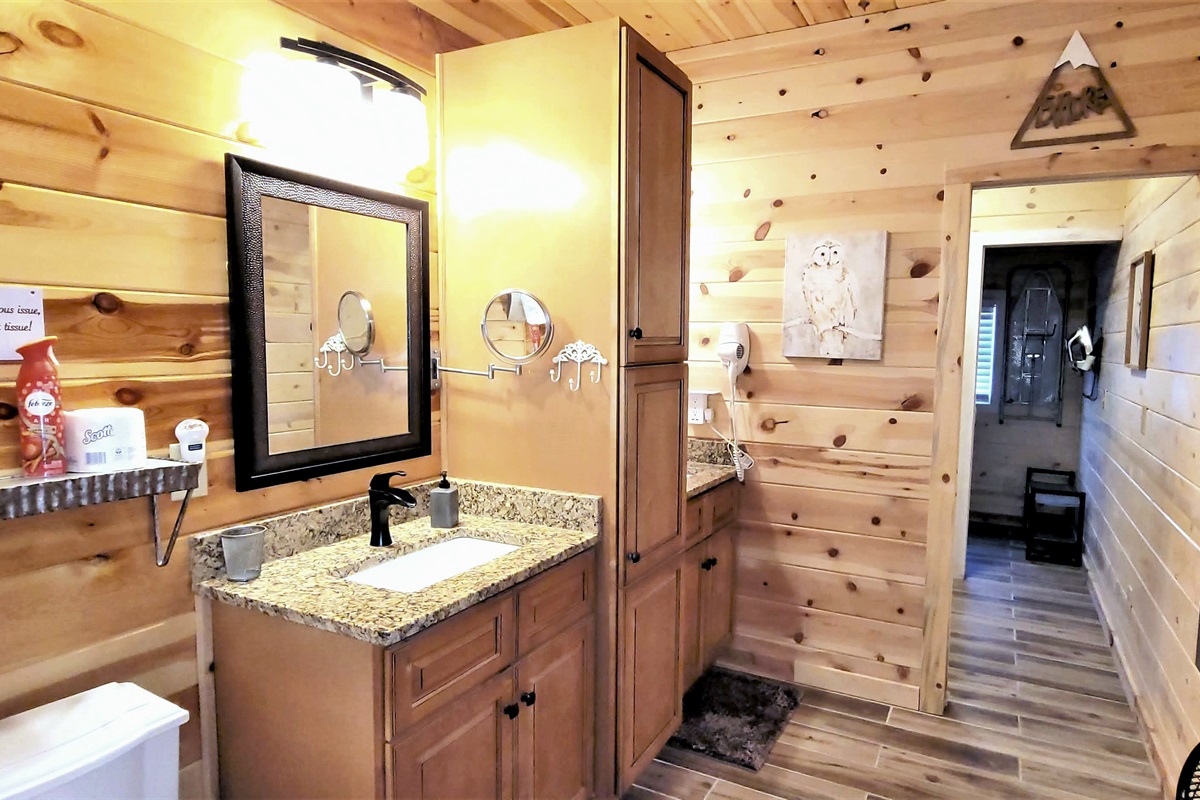 Spacious master bathroom - Double granite sinks, extra storage, wall mounted hair dryer