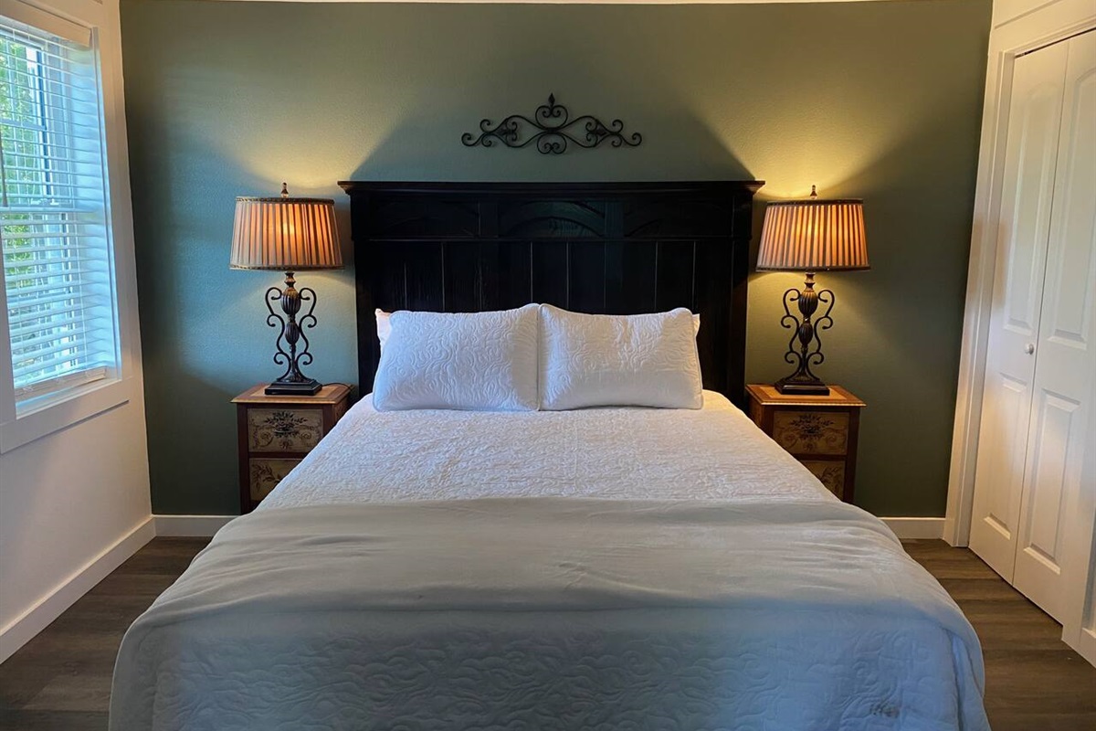 Master Bedroom Queen Bed