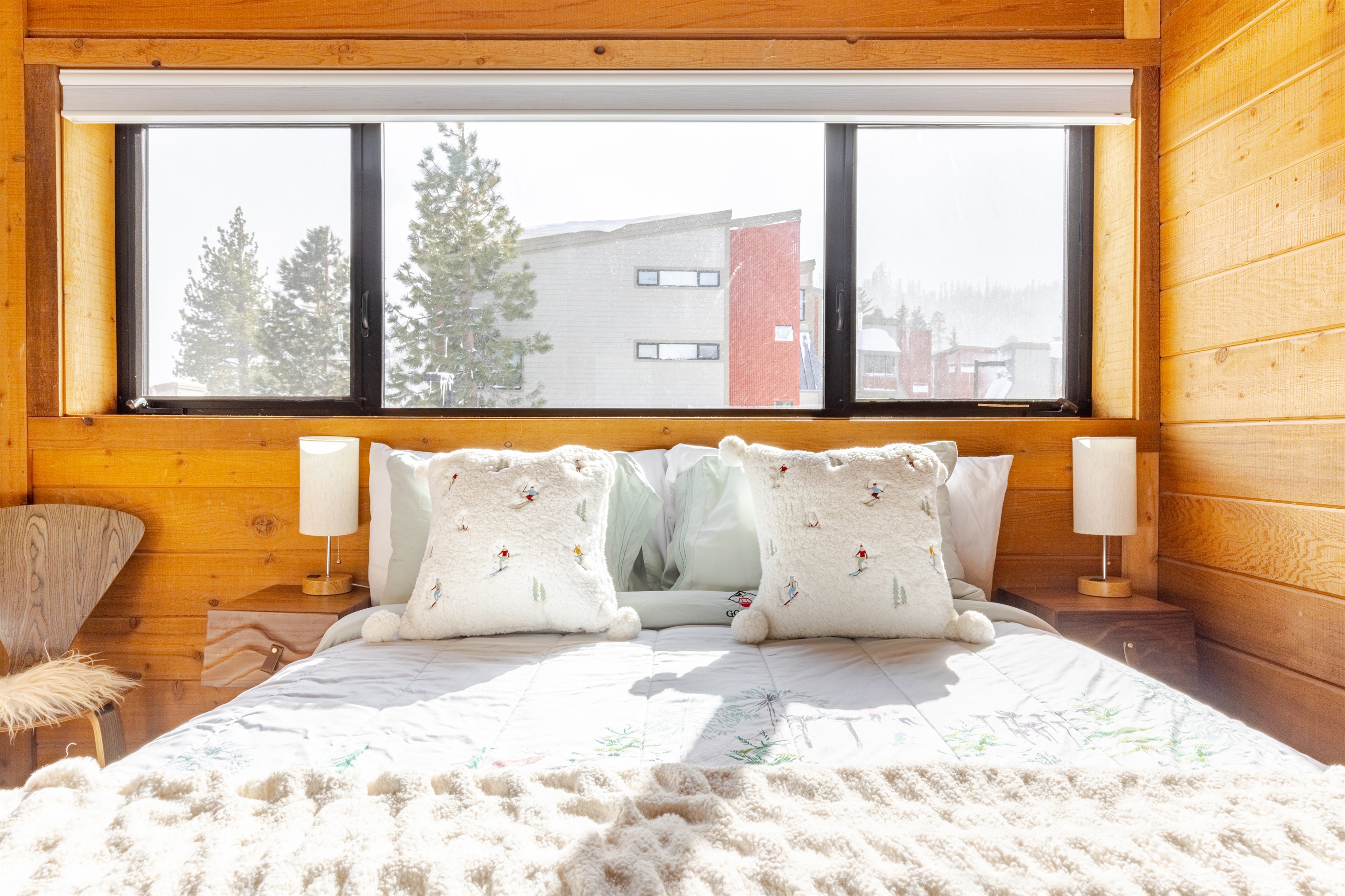 Queen (bdrm 2)