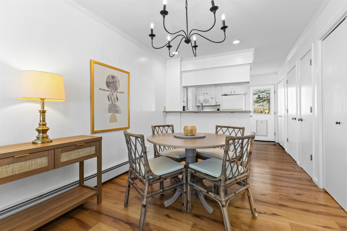 Dining area | Dining table for 4