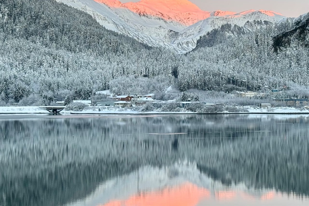 Enjoy the evening alpenglow in winter from the hot tub.