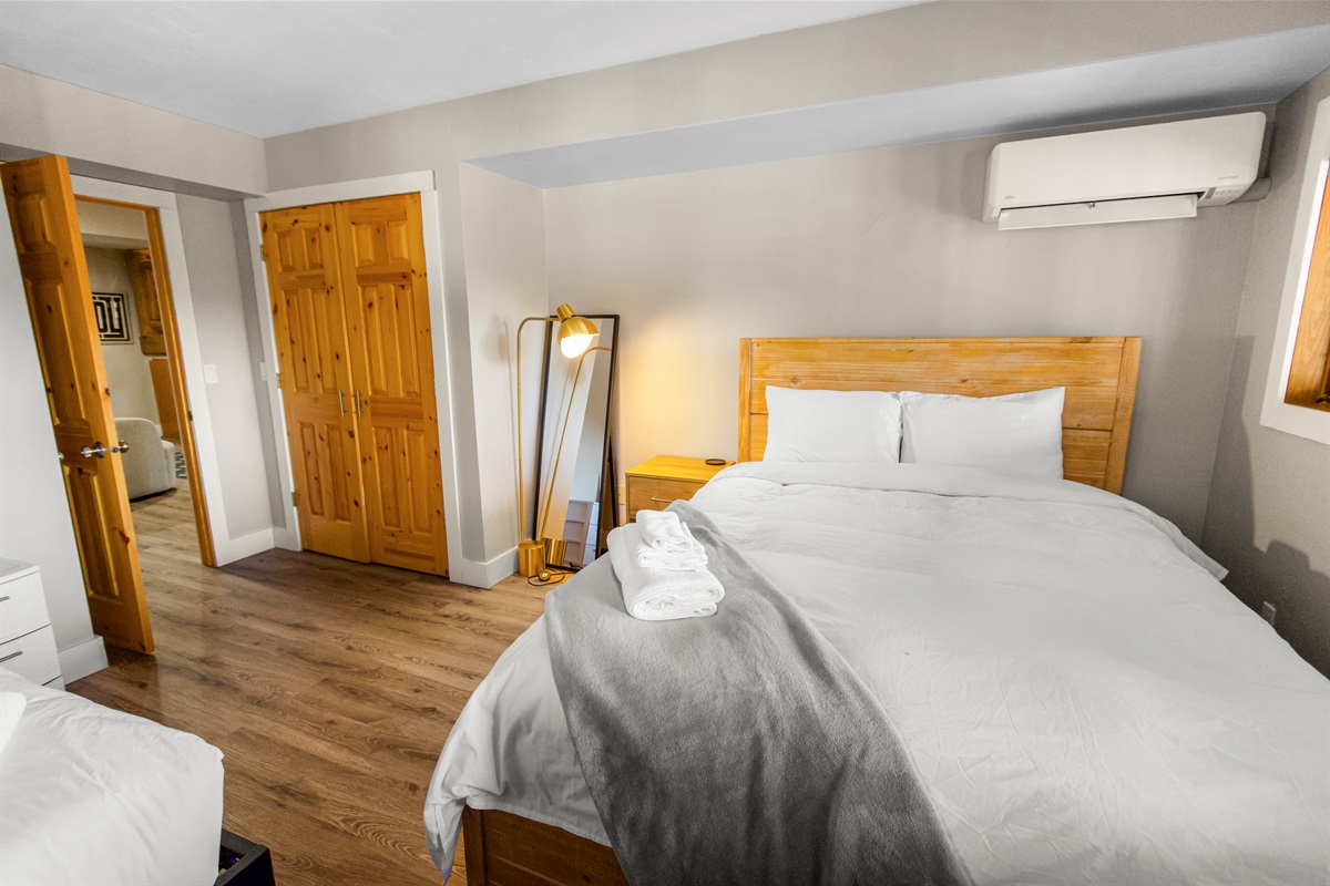 1 Double, 1 twin. Ground floor bedroom 1