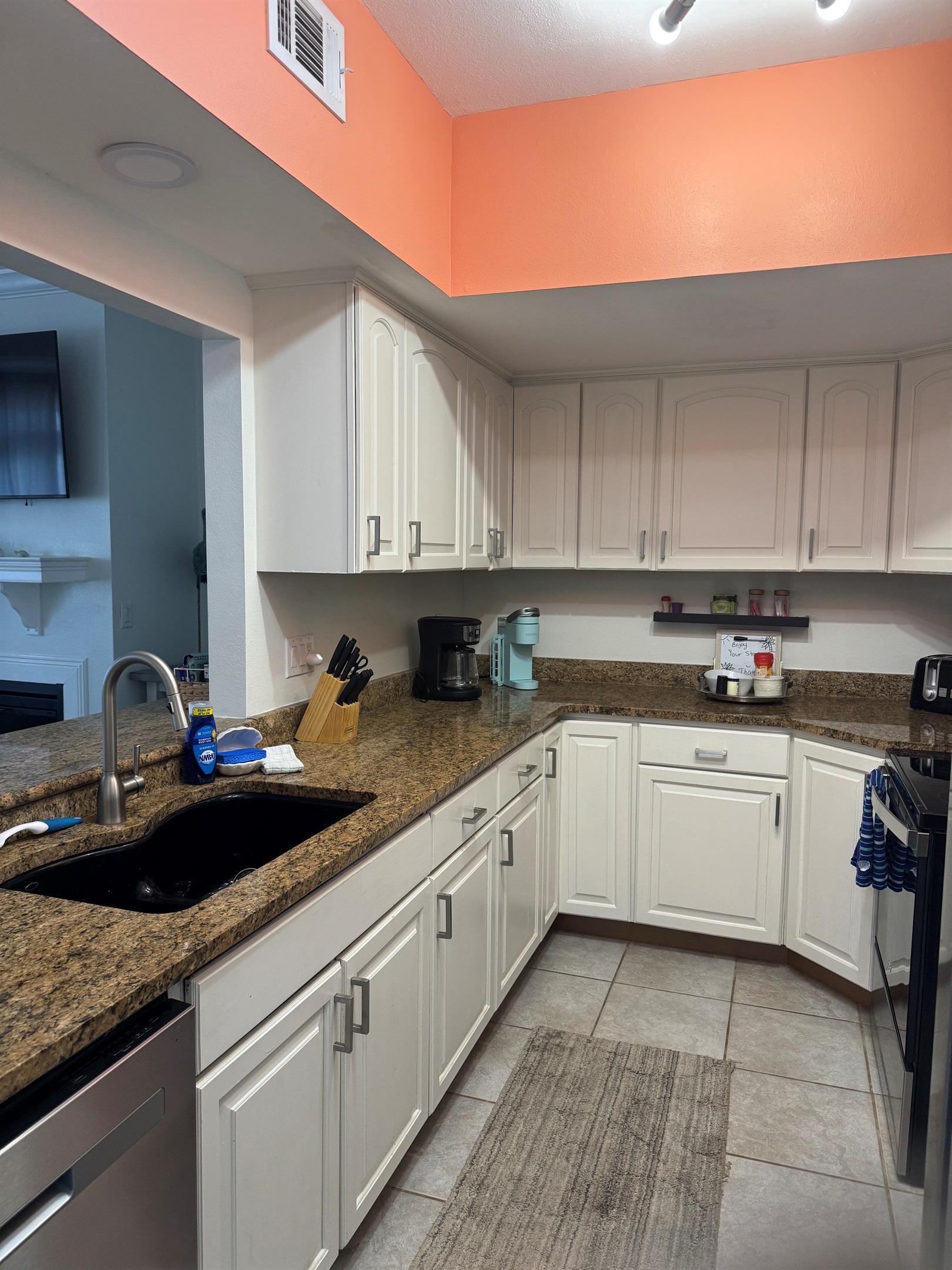 Full kitchen with pass-through breakfast bar