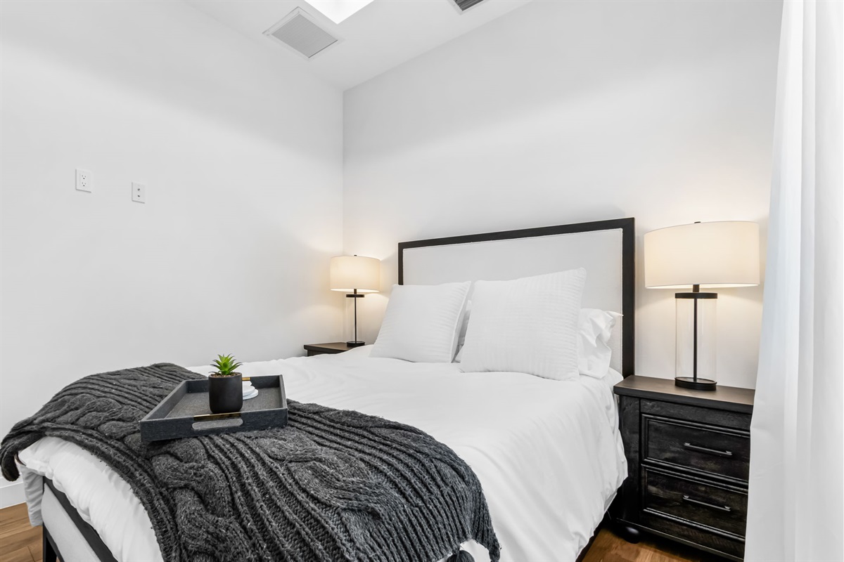 Bedroom 3 - Queen Bed