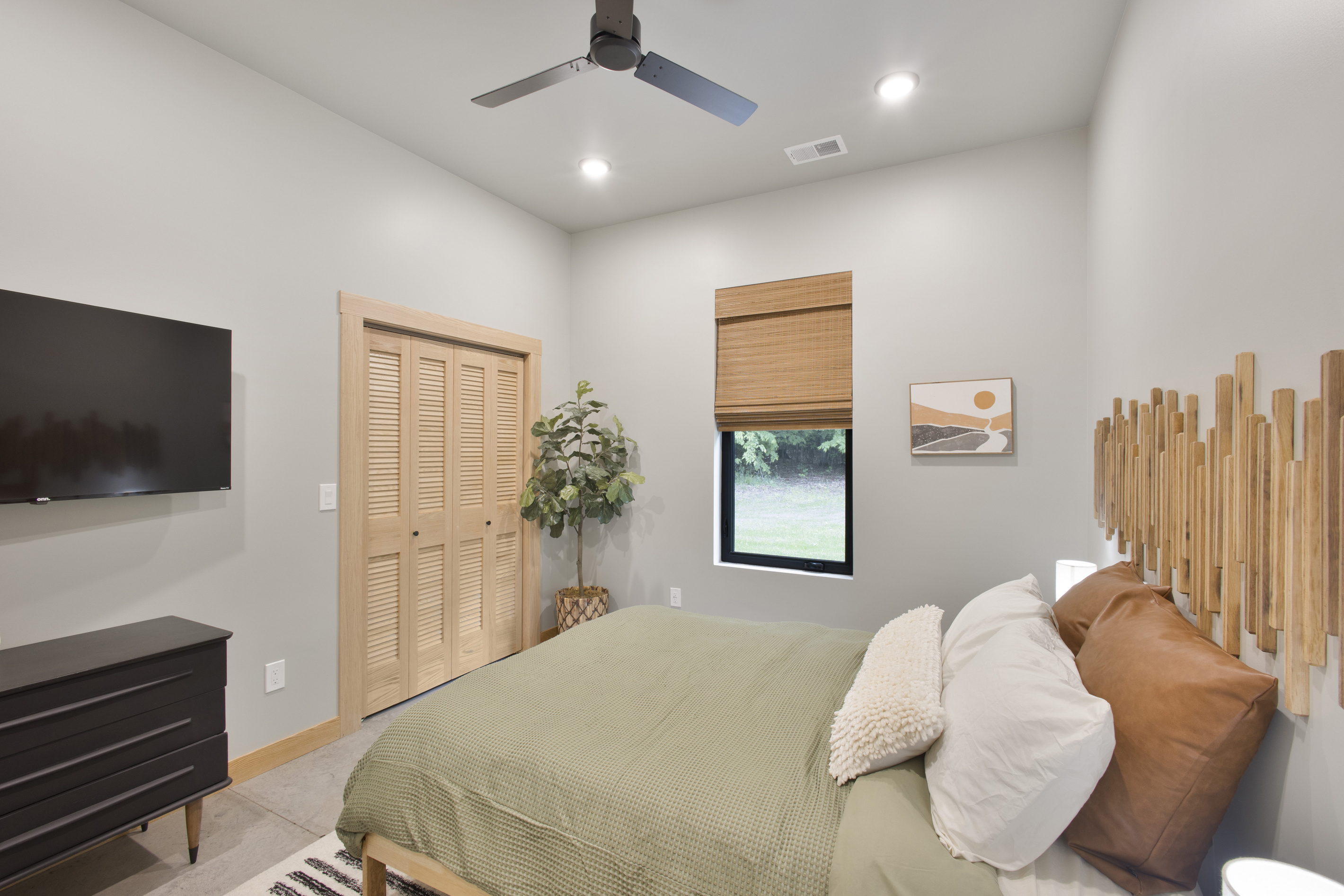 Queen Bedroom