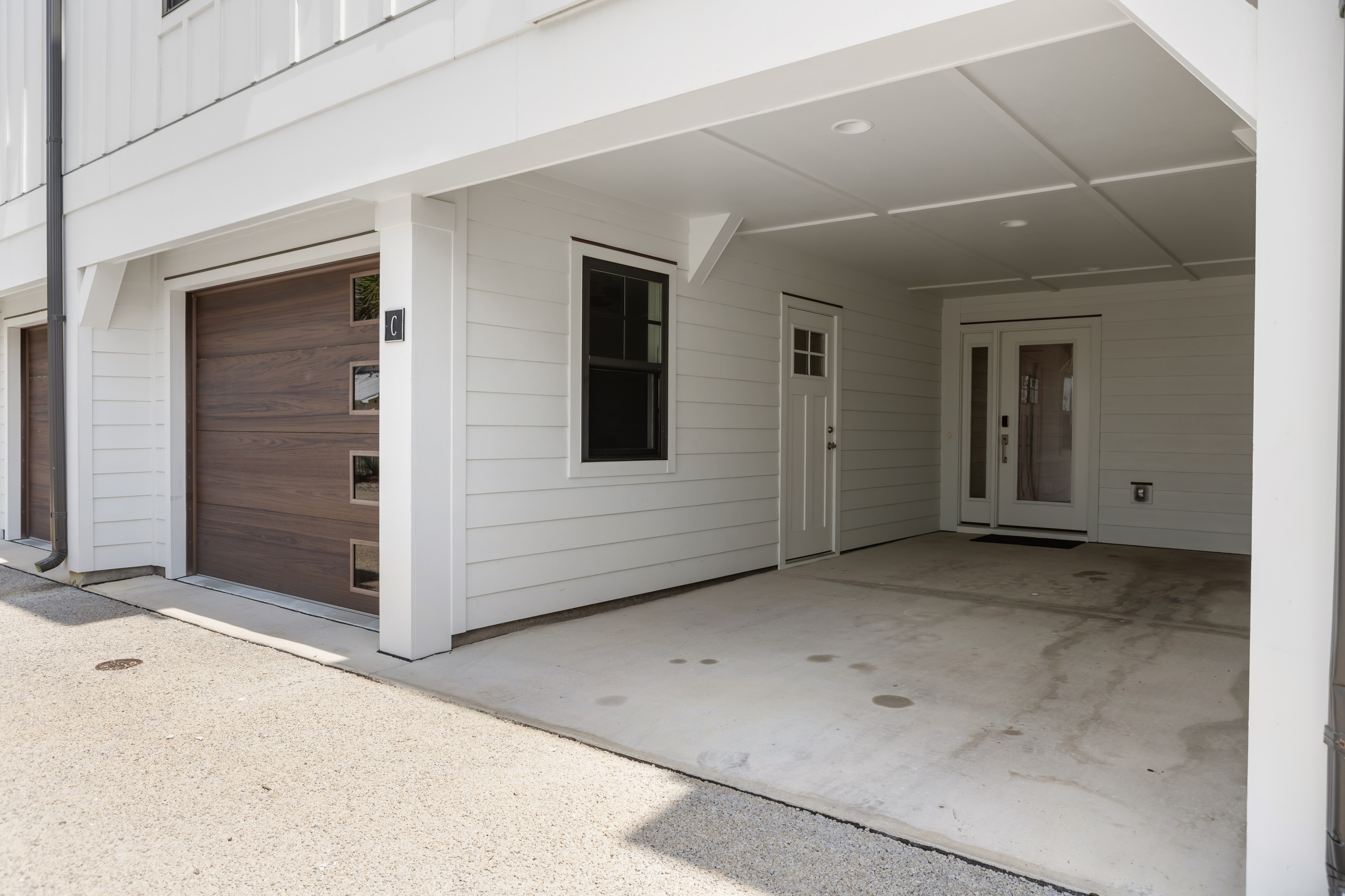 Garage & Carport