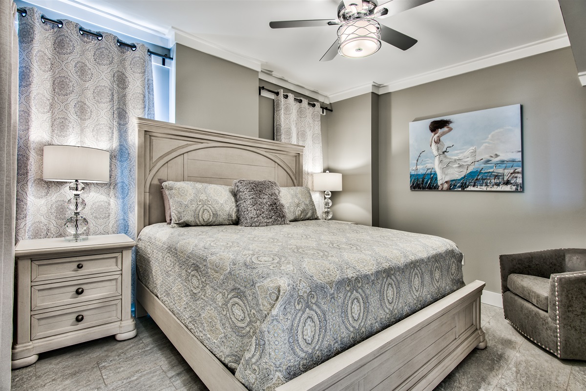 Guest King Bedroom with en suite bathroom