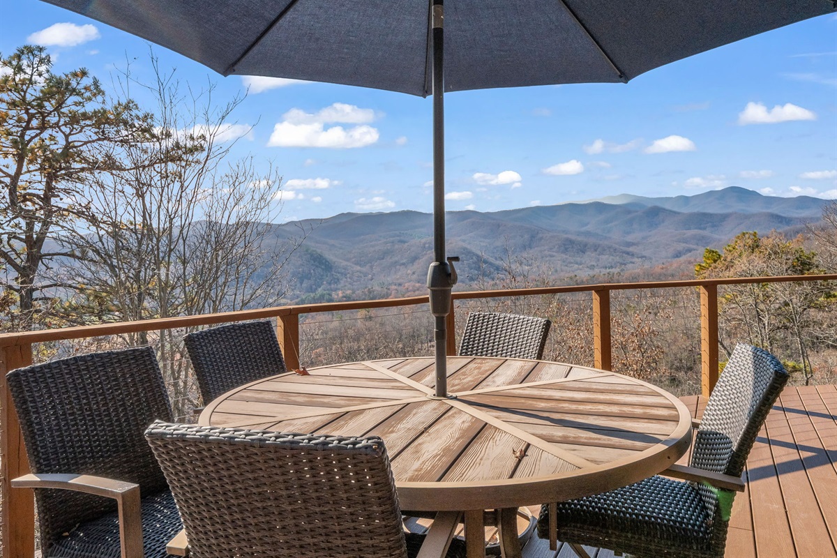 Dinner or coffee with an unobstructed view of mount Pisgah.