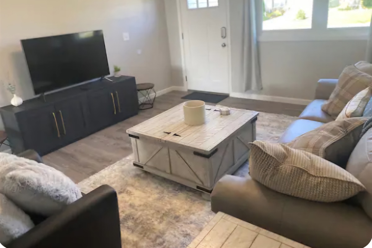 Living Room/Entry
