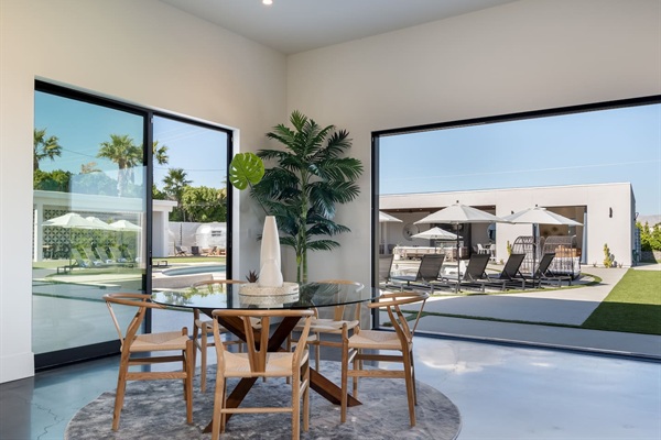 Breakfast area seating