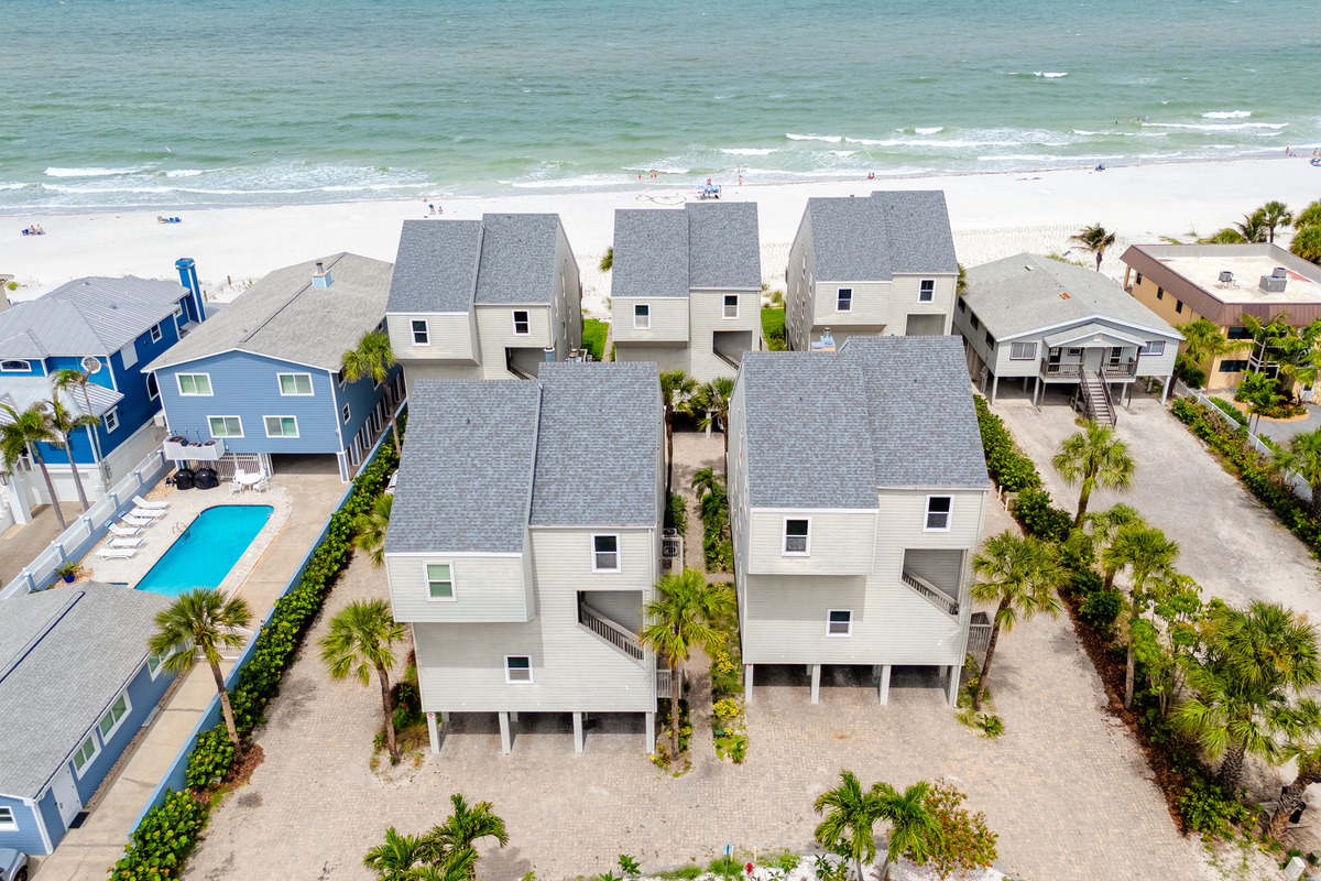 Pelican Pointe overview