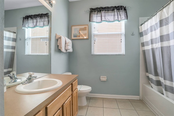 1st floor full-sized bathroom