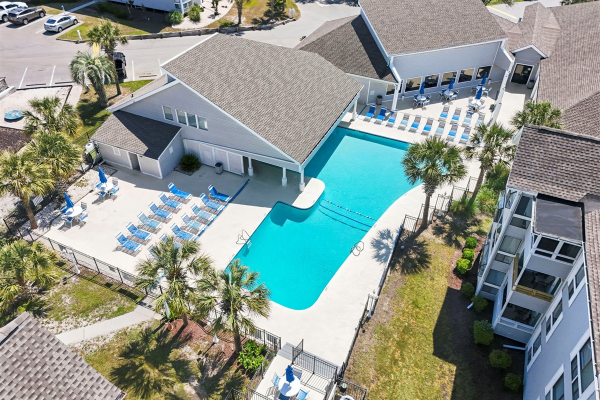 Beautiful pool & clubhouse