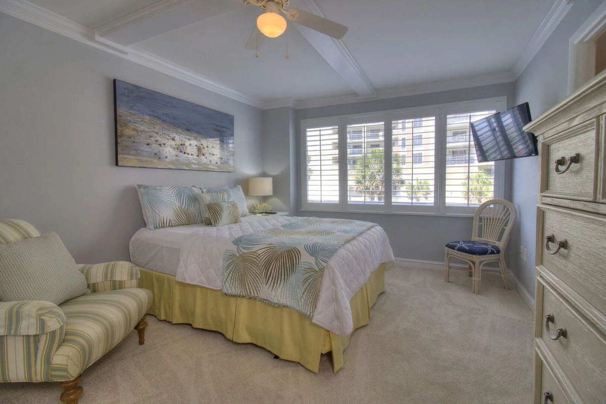 Large 3rd Bedroom with Queen Bed and ensuite