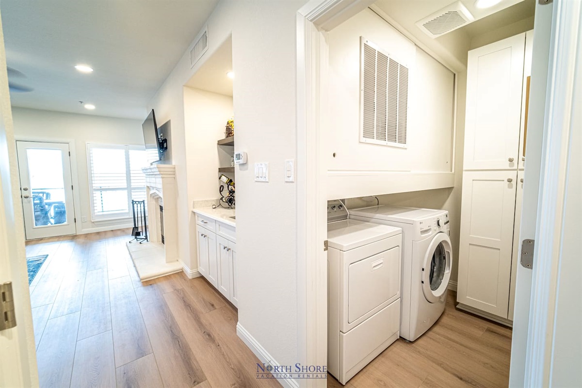 Spacious Utility Room w/ Full Size Washer/Dryer