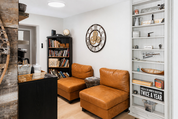 A little retreat within your retreat: coffee bar and reading nook for calm, relaxing moments.
