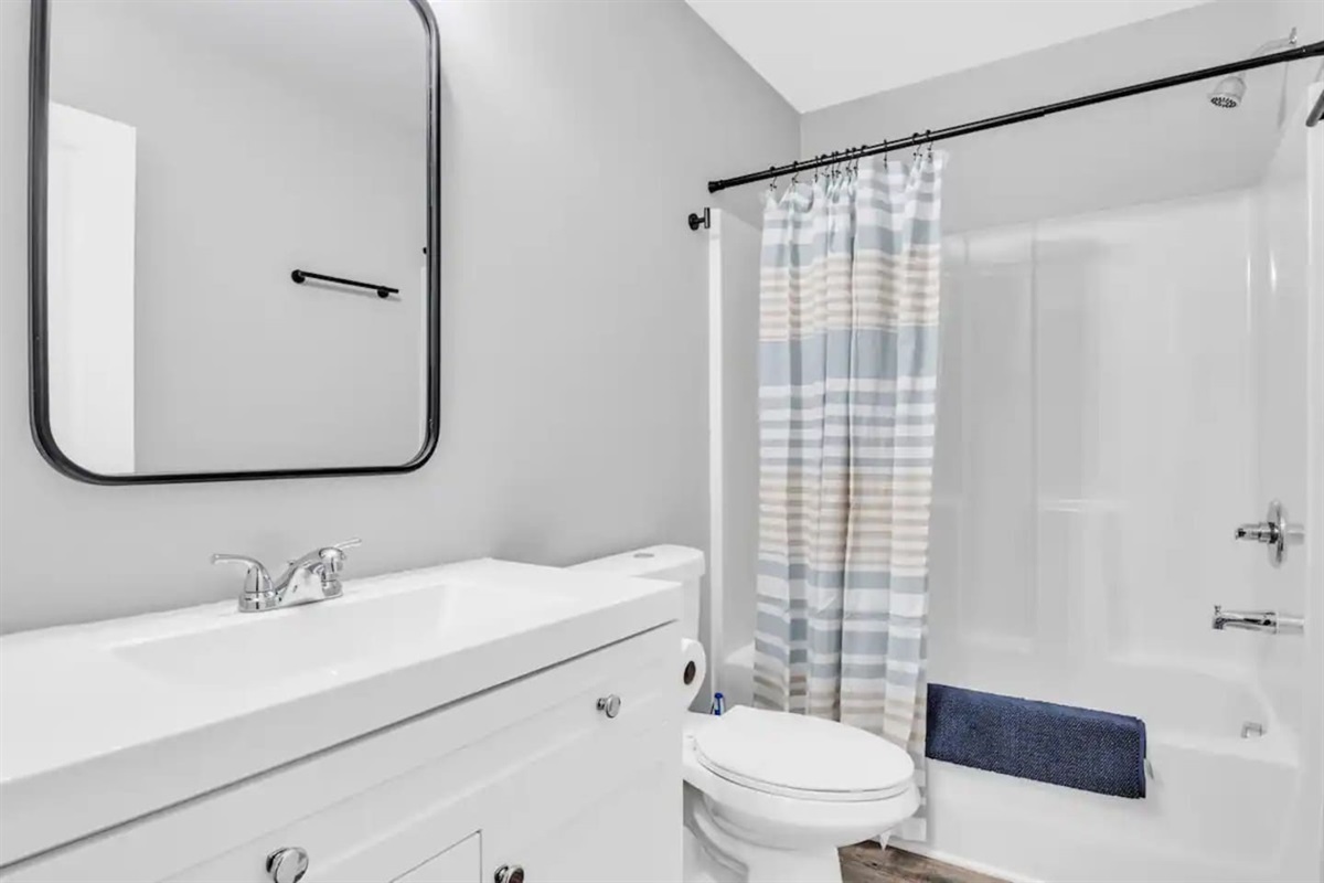 Full Bathroom 1