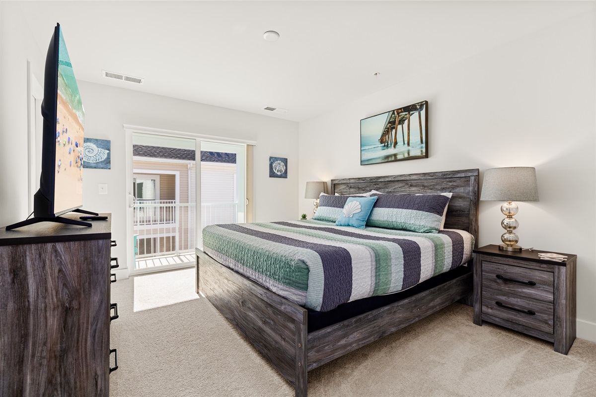 Private Deck & 58" Streaming Roku TV.