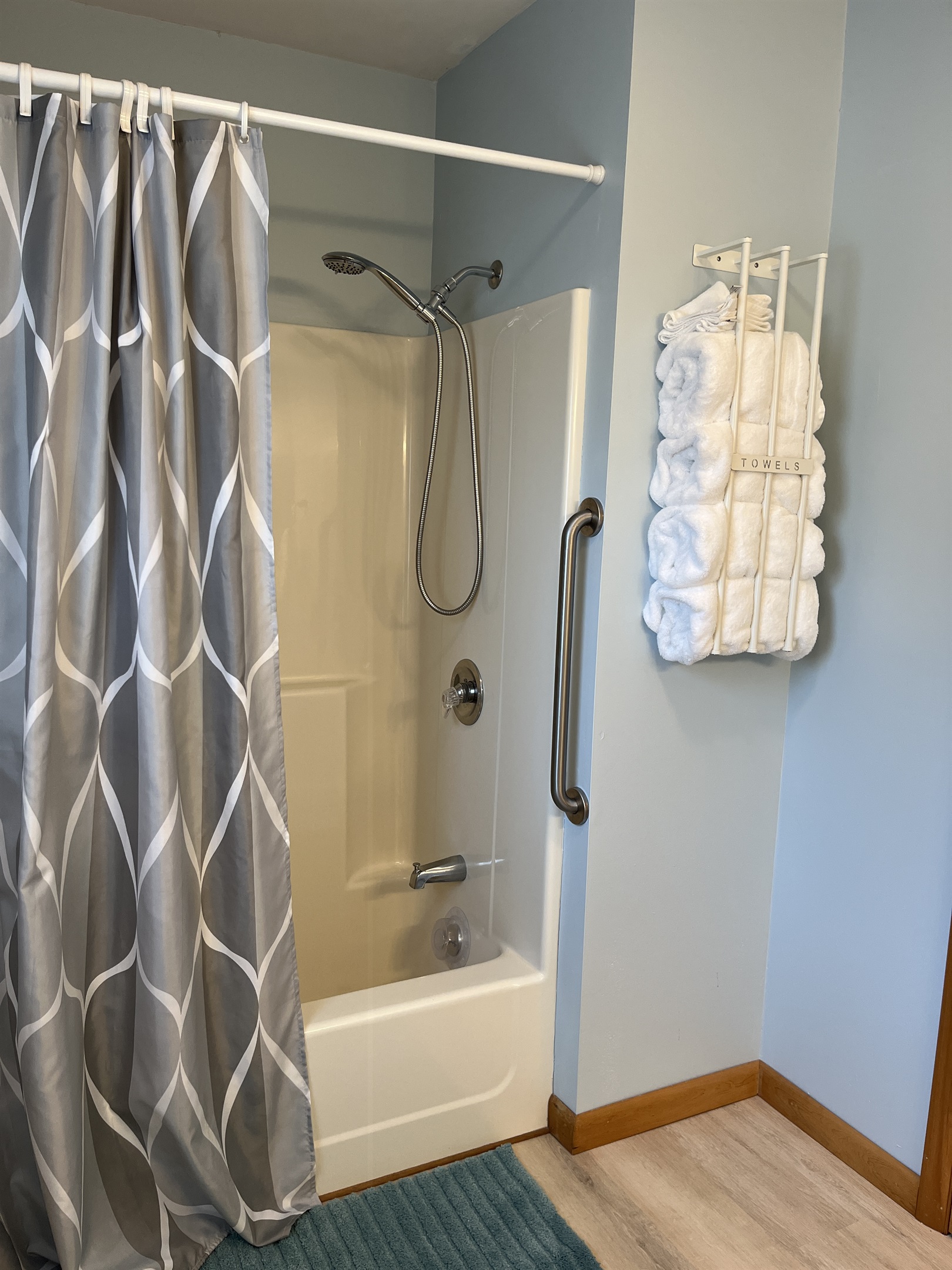 1st floor bathroom off hallway