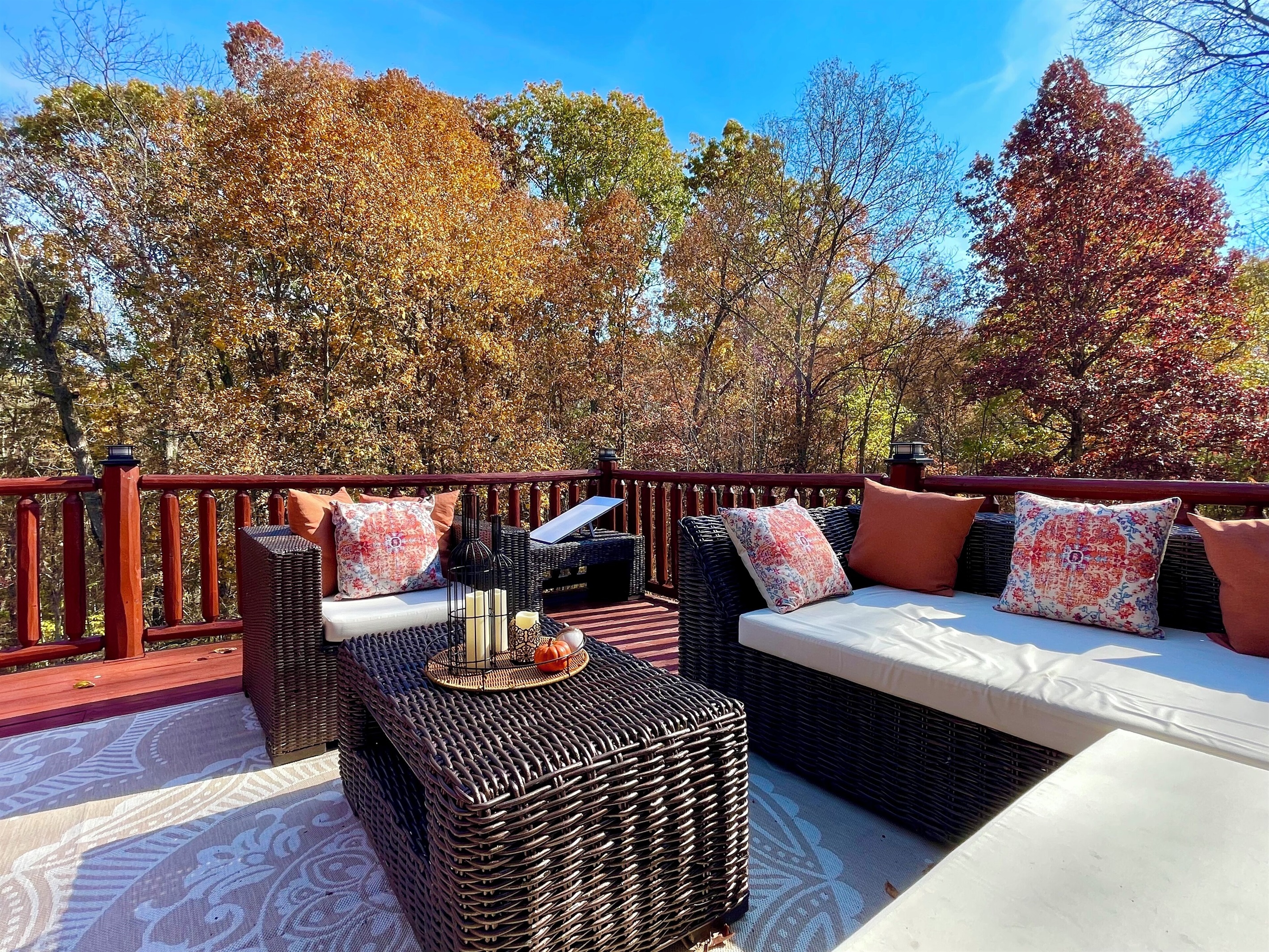 🍁Outdoor Family Room!😍