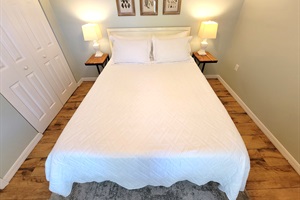 Comfy Queen Bed  (Linens provided)
