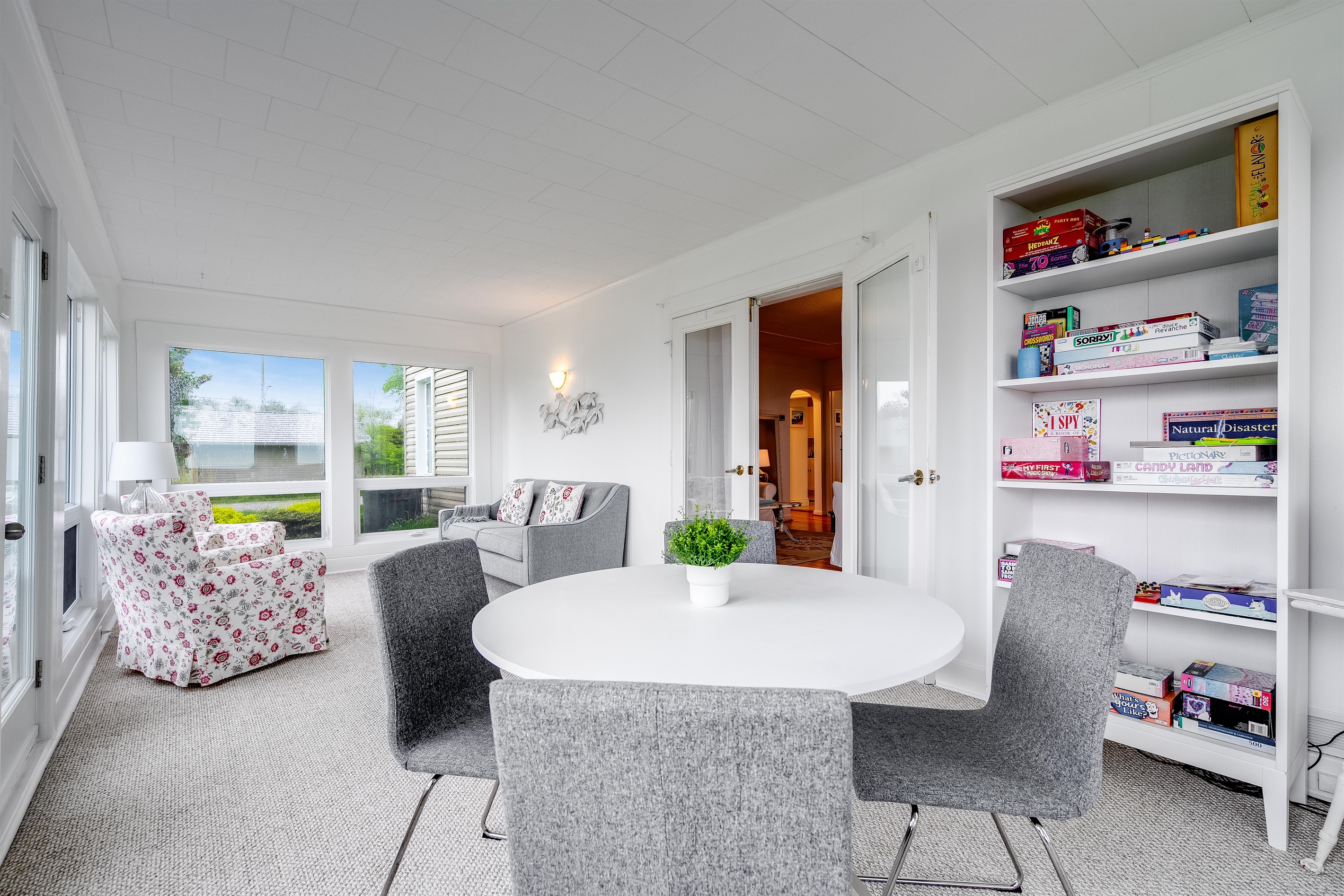 Sunroom/ Living Room