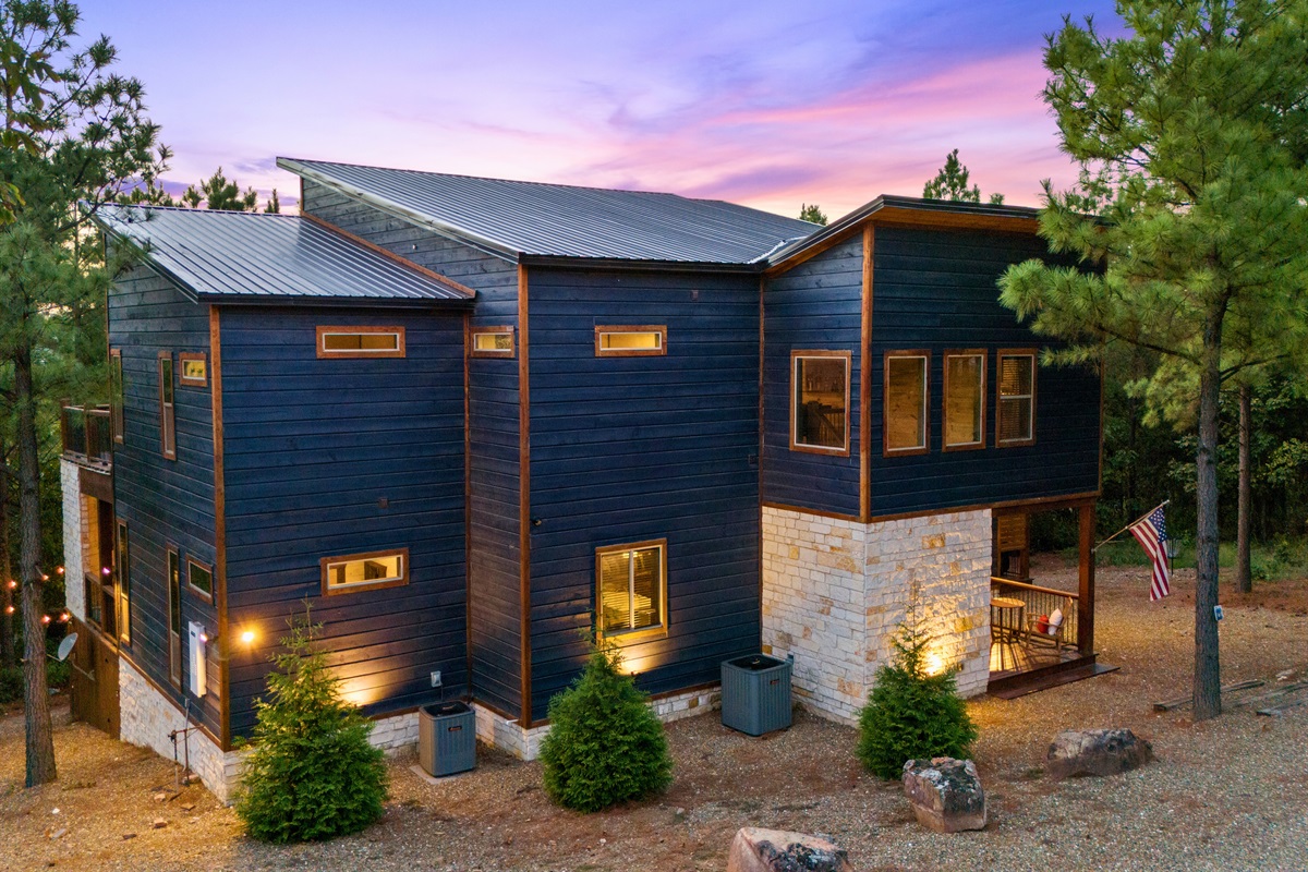 This stunning cabin provides all the comforts of home with breathtaking views and ample privacy.
