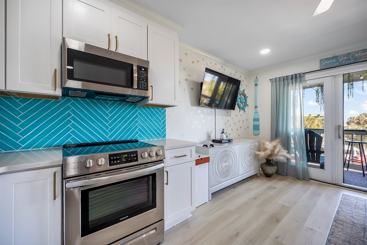 Kitchen | Susu's Sea Cabin | 238C 1300 Ocean Blvd | Isle of Palms, SC | IOP Escapes