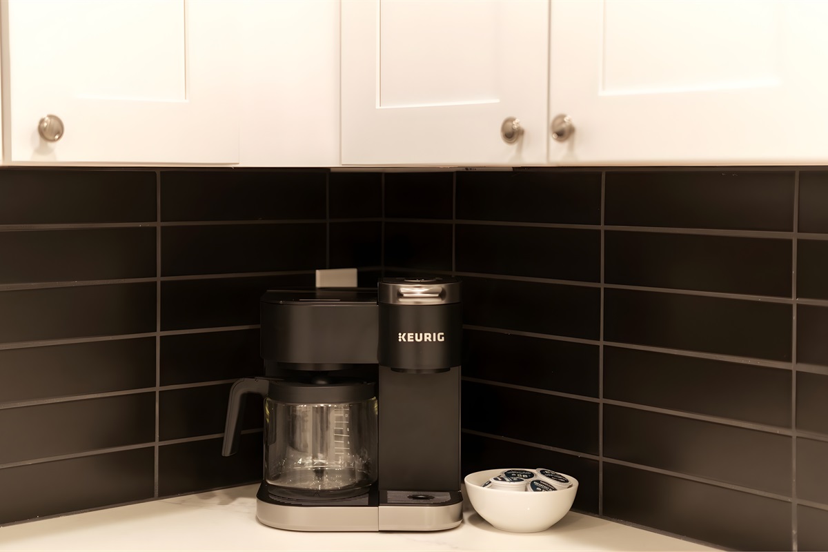 Gorgeous, fully-stocked kitchen with Keurig, toaster, and everything you need