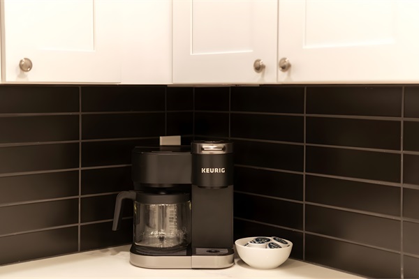 Gorgeous, fully-stocked kitchen with Keurig, toaster, and everything you need