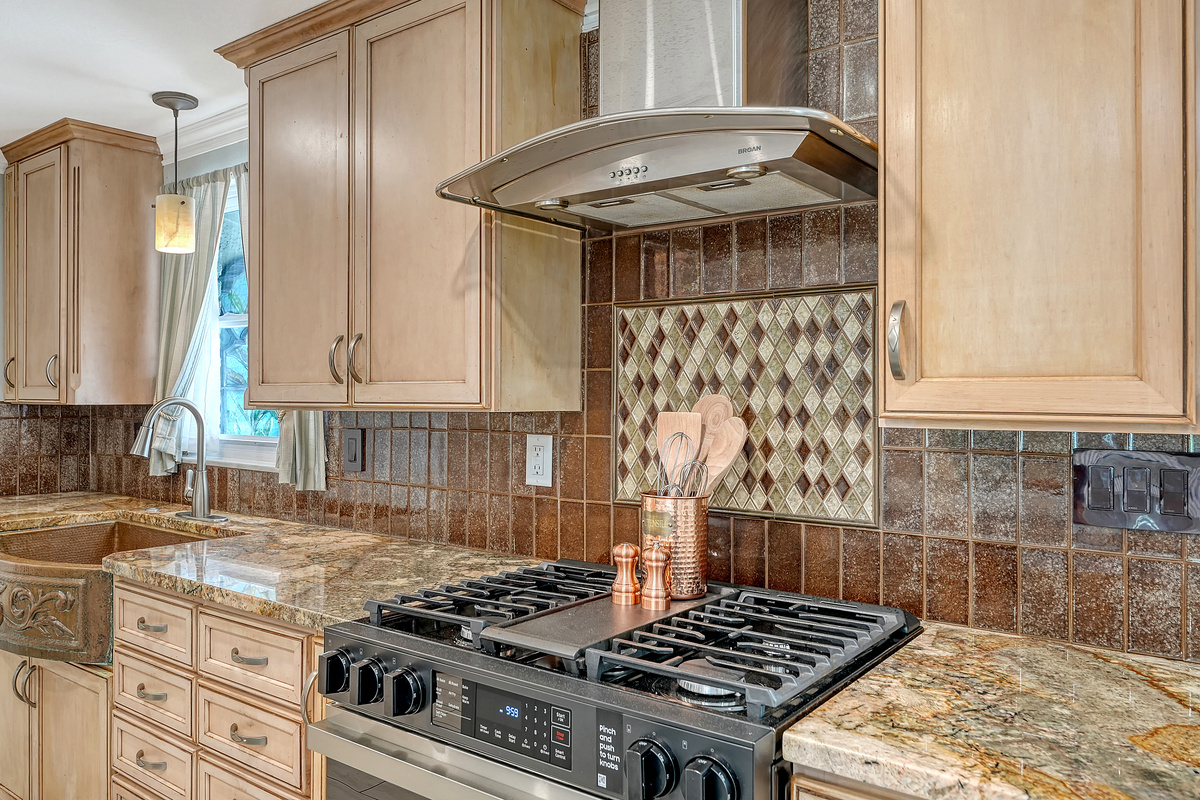 Everything you need to cook your meals at home. 