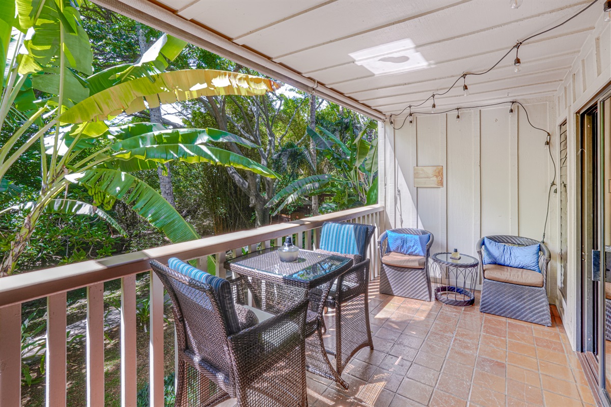 Seating for 4 on private lanai