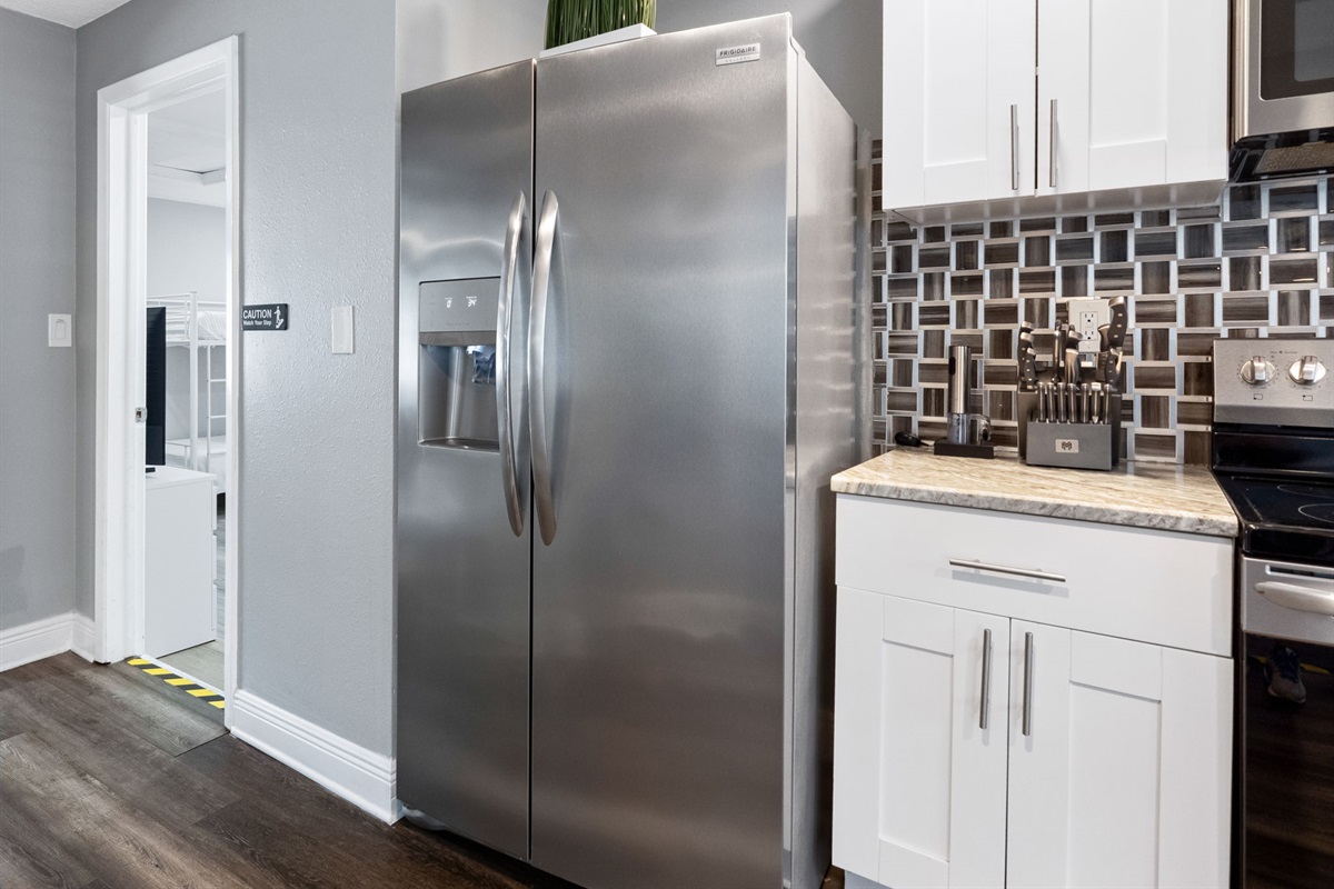 From the dual-basin sink to the built-in microwave and ice-dispensing fridge, every detail of this kitchen has been thoughtfully curated for convenience.