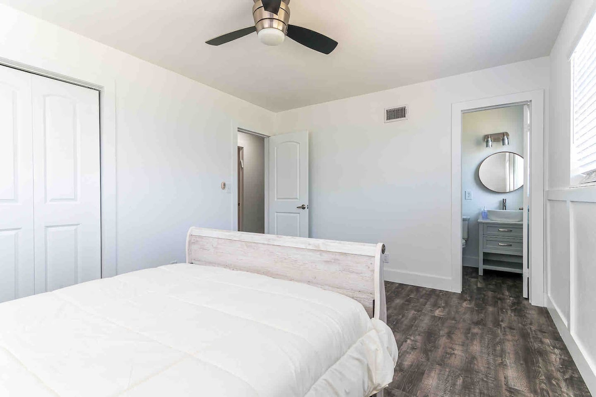 Bedroom 1: Master Bedroom with private bathroom / shower