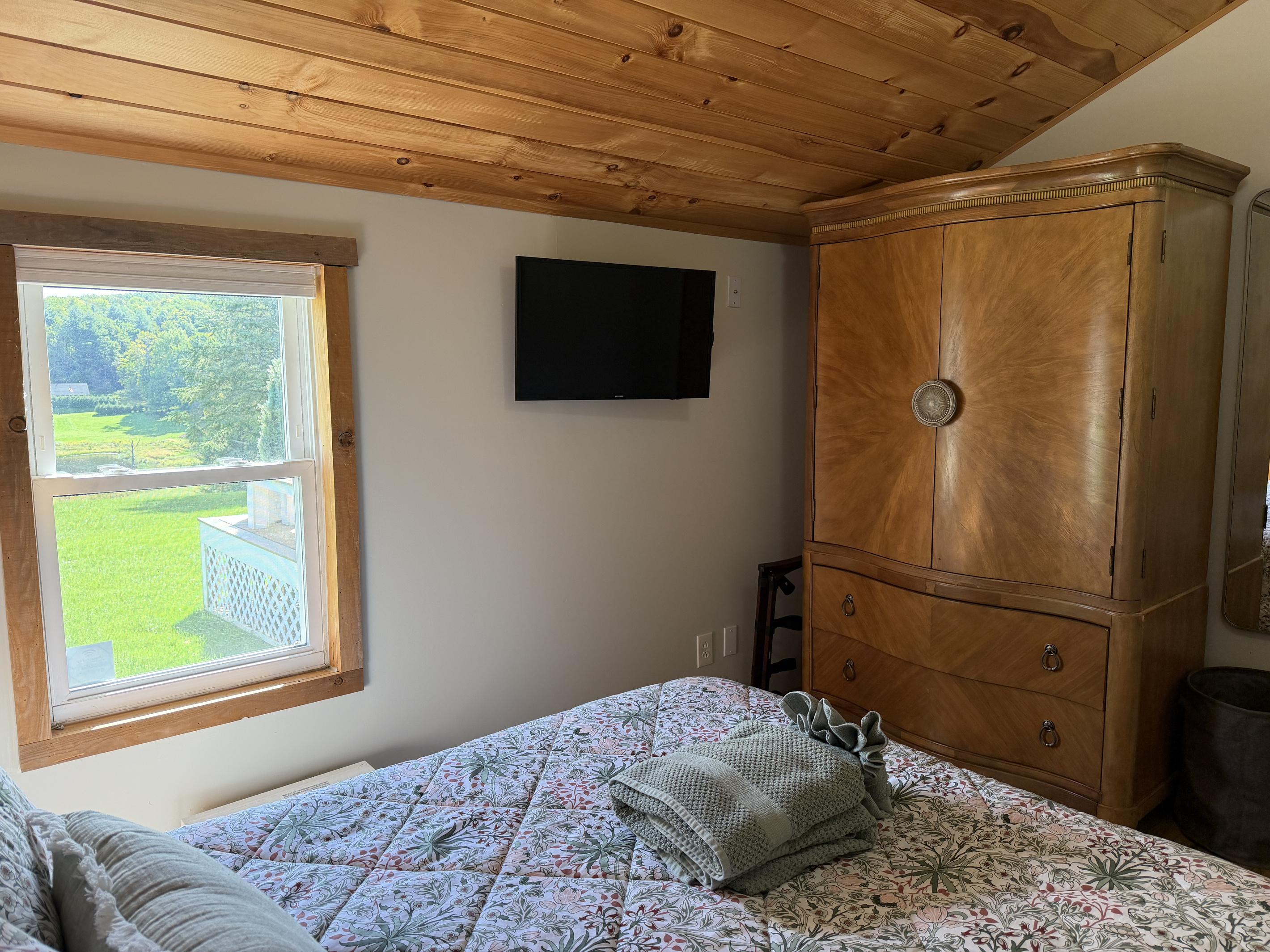 Queen bedroom