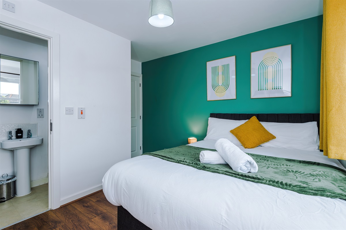 Bedroom 2 benefits from a hotel comfort king bed which can be arranged into 2 singles and has a lovely en suite