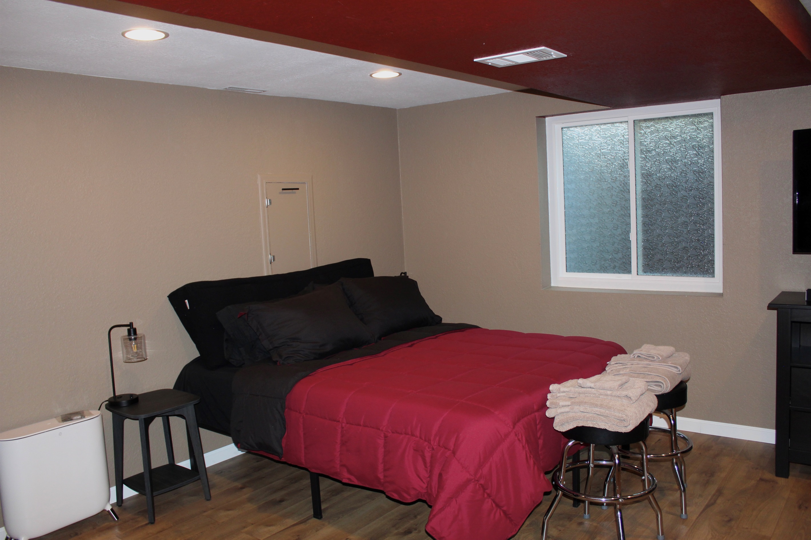 BR5 Canyon Cave (queen suite) — Climb into comfort in this basement suite.