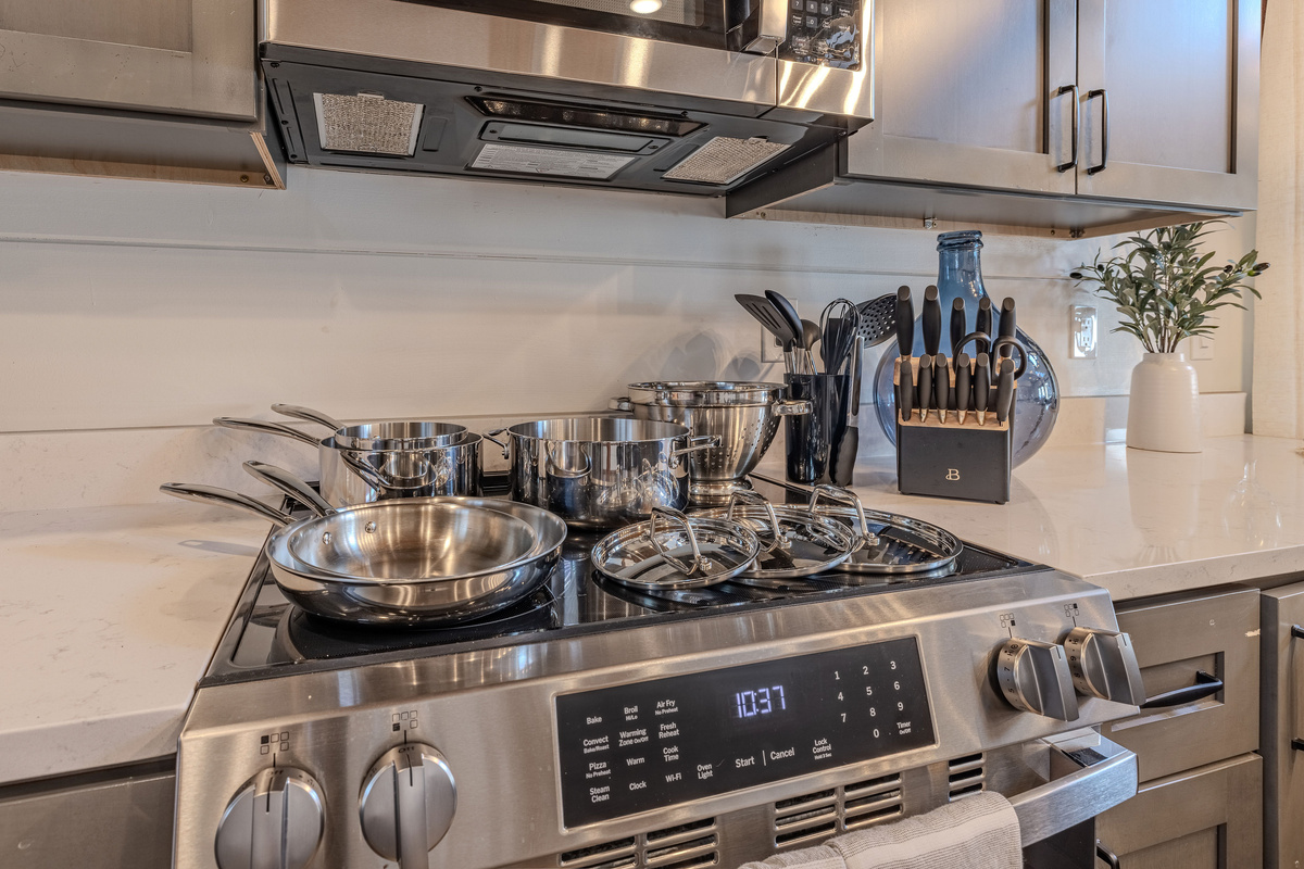 Full-size range and kitchen essentials for cooking during your stay.