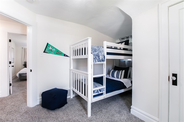 Freshly Updated 5BR2.5B 5min to ND Stadium, photo 16