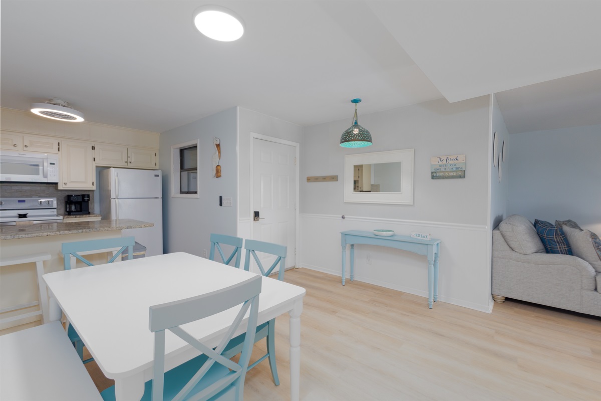 Dining area integrated with the living space