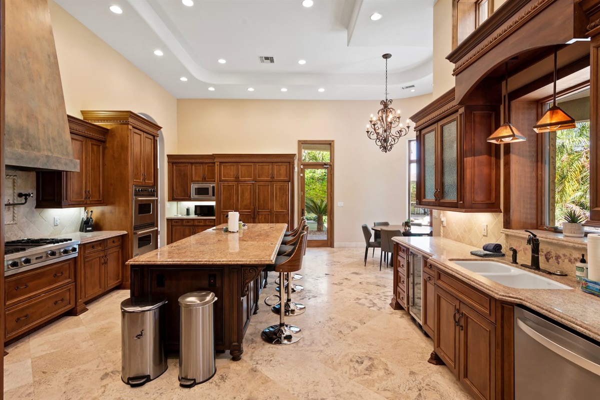 7BR+ Bonus Room Phoenician Mansion w/ Hot Tub&Pool-Heat Avail! — 7BR+Bonus Room Phoenician Estate • Heated Pool + Hot Tub, Phoenix, Arizona — photo 43