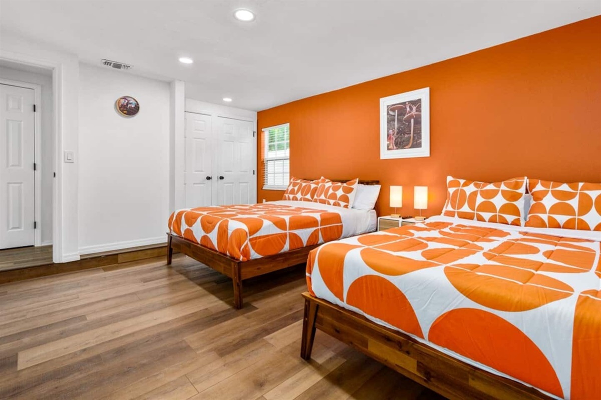 Bedroom with 2 queen size beds. 