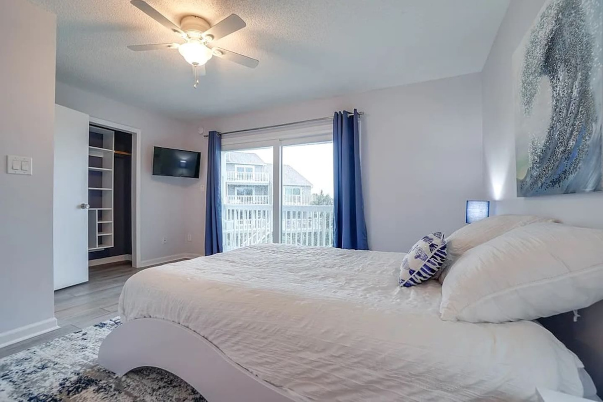 Step out onto the queen suite's private deck and catch the same Gulf view that greets you on every floor of this place.
