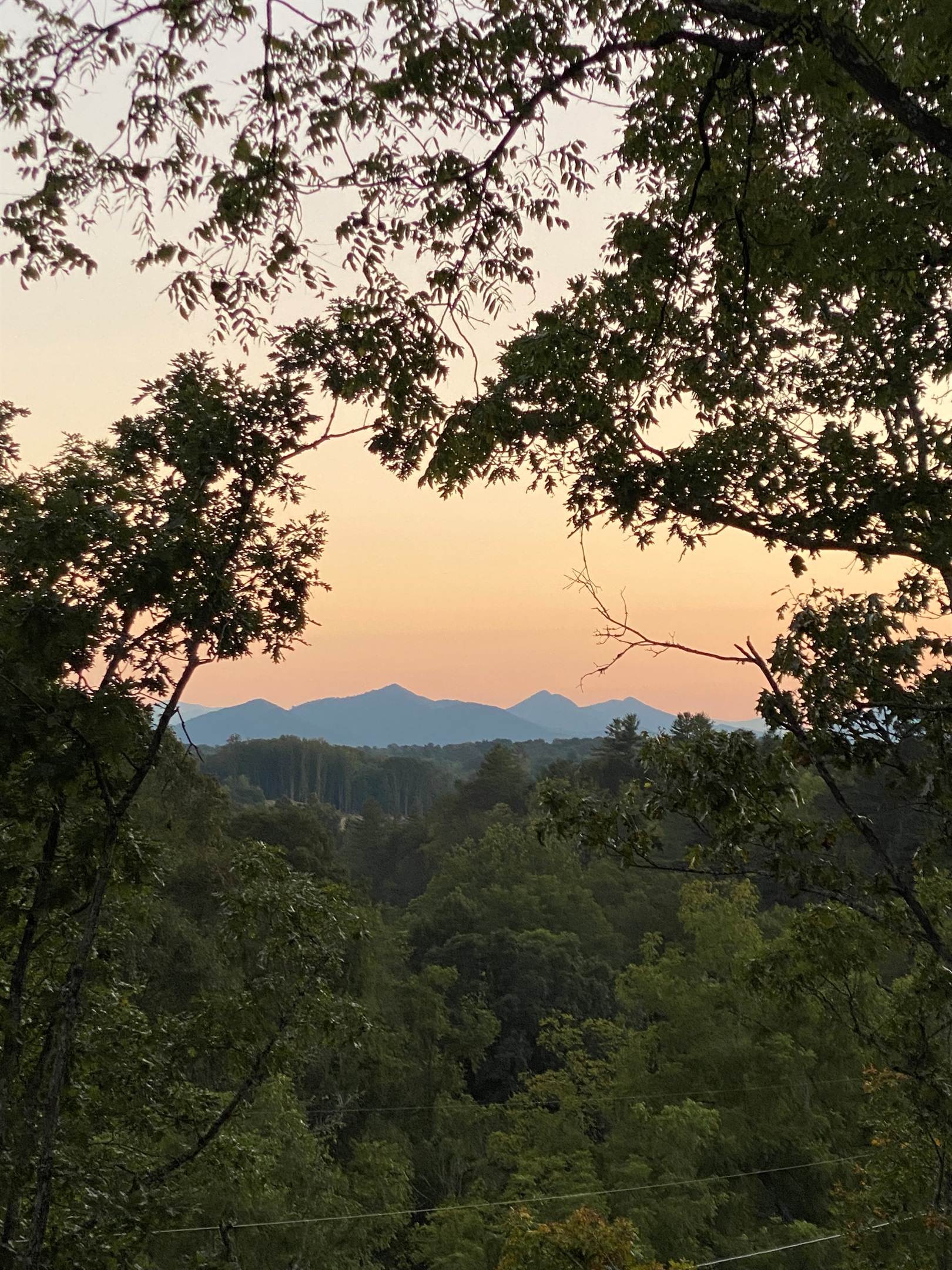 {Views} Mountain Views from the expansive Deck.