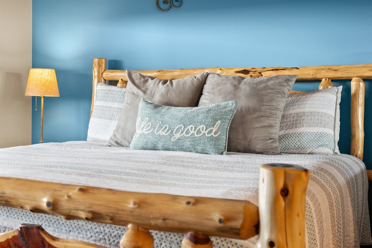 Upper level king bedroom with en suite shower 