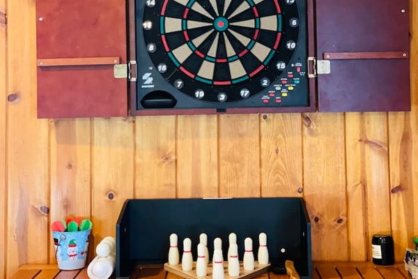 Game room area with darts and classic cabin entertaiment.