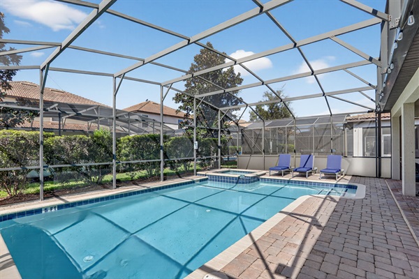 West Facing Salt Water Heated SPA & Pool (Heating Extra)