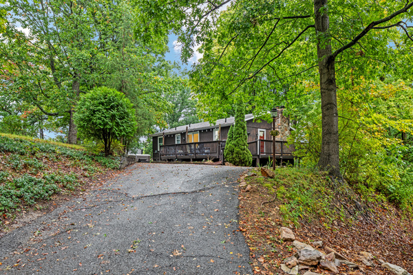 Tucked into the trees just minutes from downtown shops and a short drive to hiking at Cacapon State Park, this cottage is your peaceful retreat in Berkeley Springs — come and unwind with family or friends.