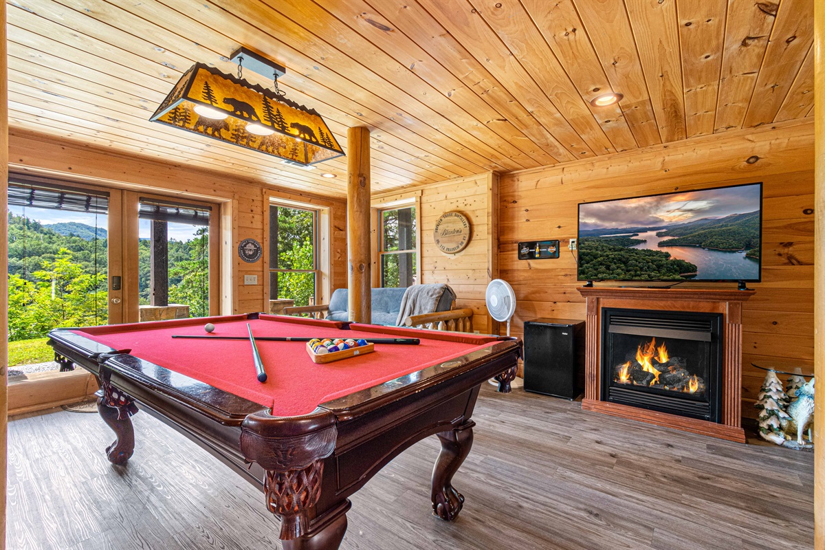 Downstairs Game Room: Enjoy thrilling matches with stunning mountain views and a warm fireplace ambiance!