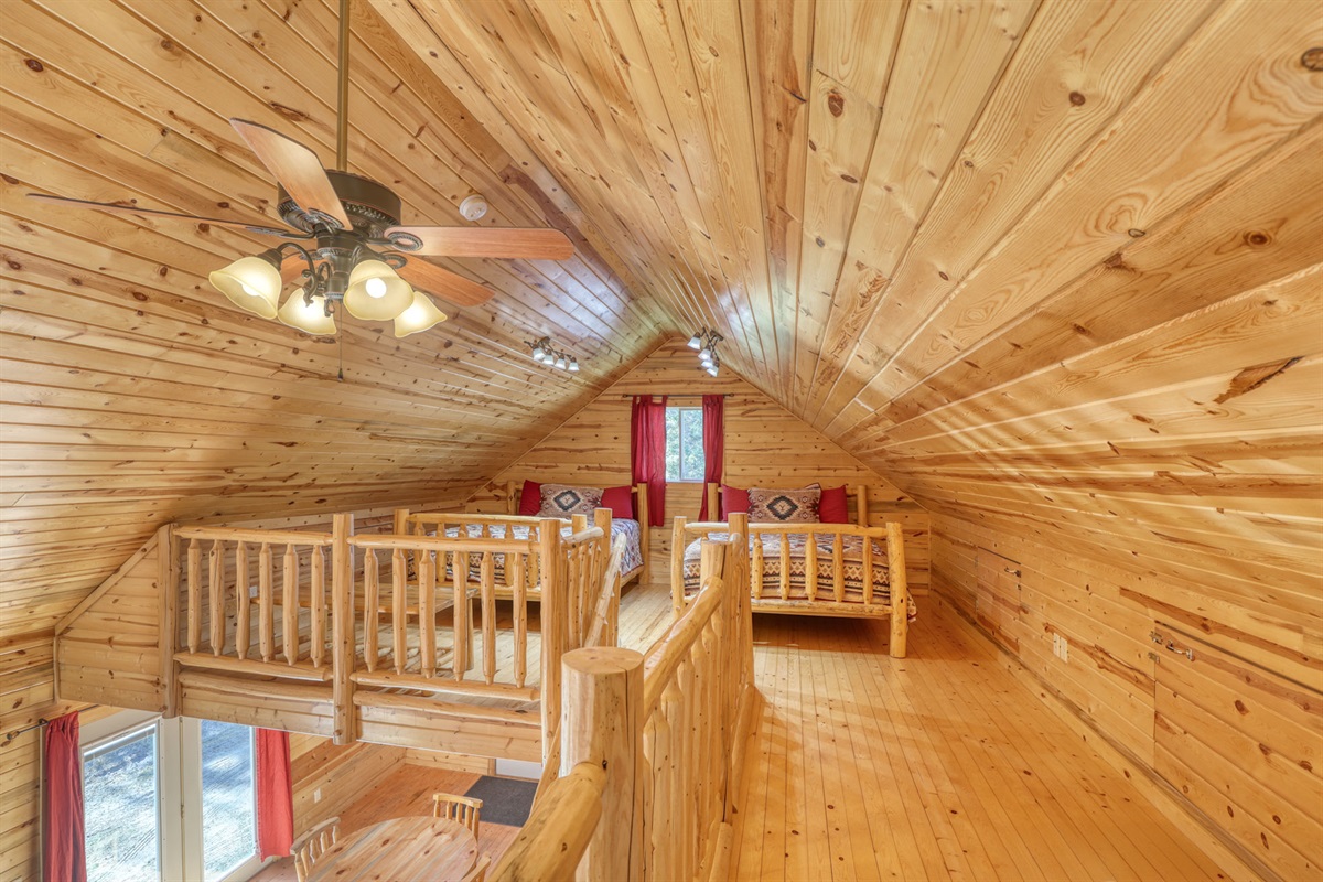 Loft with 2 queen beds and one twin bed